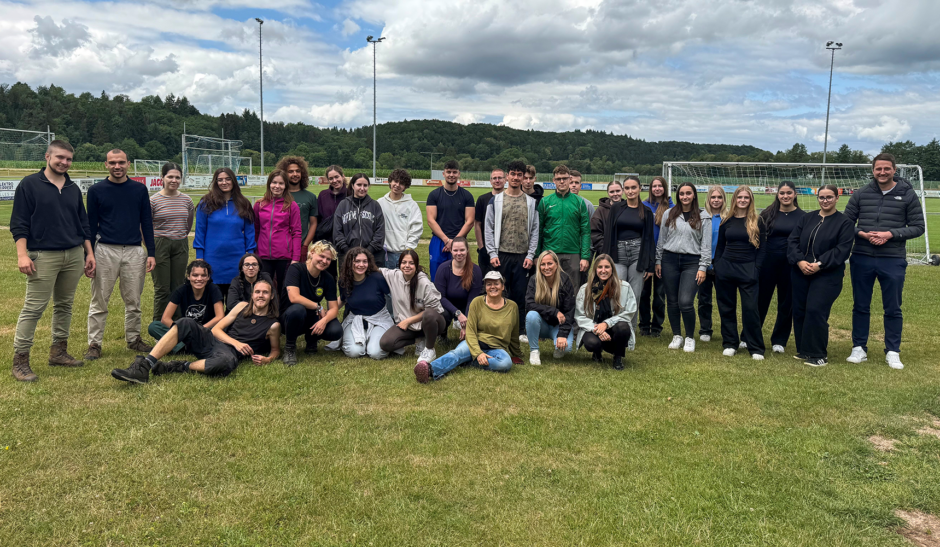 Azubis schützen Bäume vor dem Biber – Naturschutz in Hüfingen
